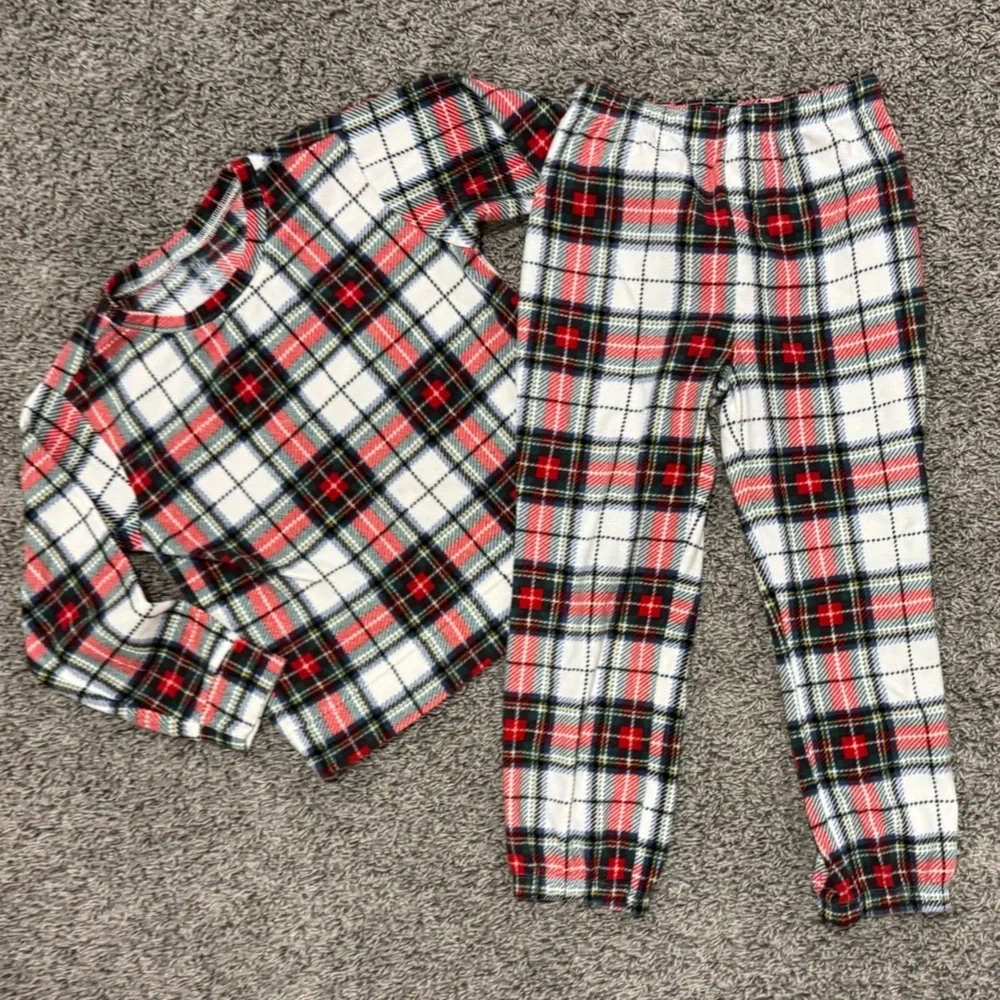 5/$25 GAP plaid pajama set, size 6